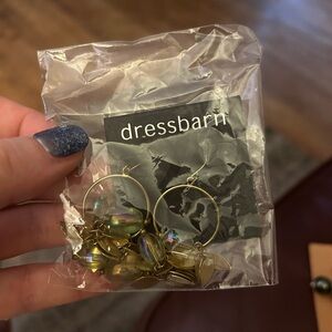 2 brand new pair of earrings one gm gray and the other green chandelier earrings